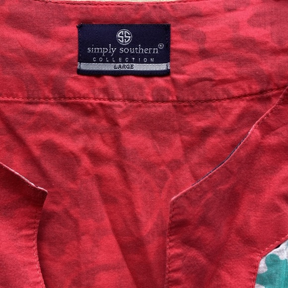 Simply Southern Collection blu/whte/pink top stain in picture bleaching sz. L - Picture 3 of 8